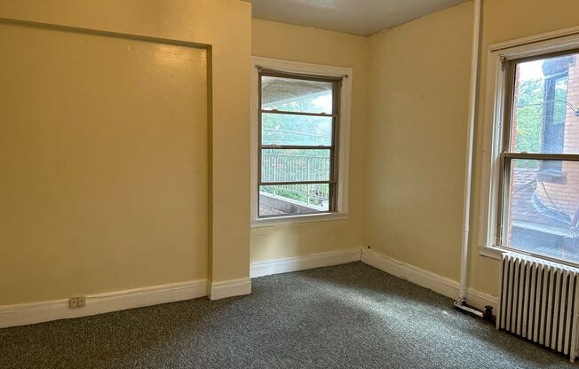 3 beds, 1.5 baths, $2,375, Unit 5806 Howe - 3