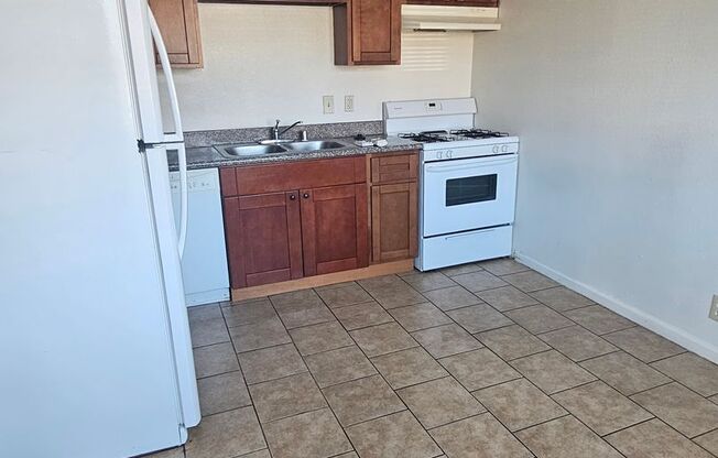 2 beds, 1 bath, $1,850, Unit 4