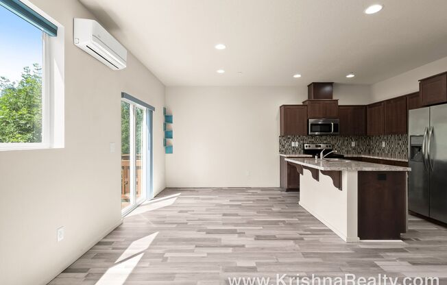 Eco‑Friendly & Modern Townhome in Hazel Dell North