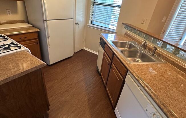 Cozy 2 Bedroom Condo near Kessler Park