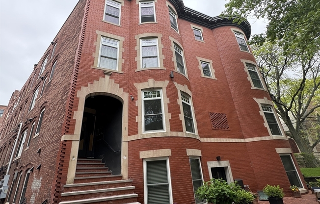 1 STRATHMORE RD