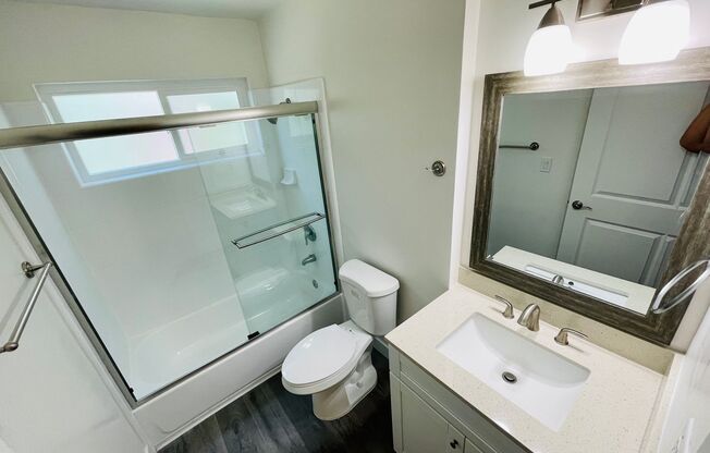 2 beds, 1 bath, $2,700, Unit 7