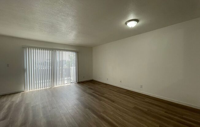2 beds, 1 bath, $2,275, Unit #553 B-4