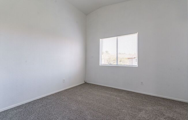 3 beds, 2.5 baths, $1,945, Unit UNIT 1096