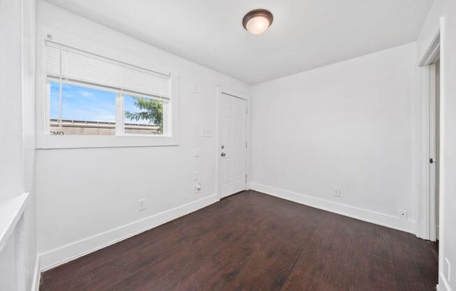 1 Bedroom 1 Bath duplex in Roseville!