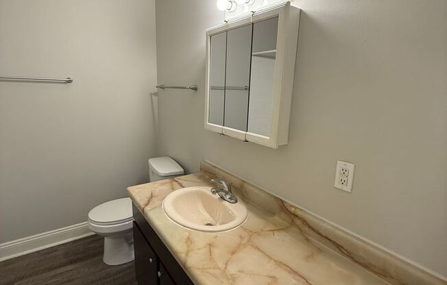 2 beds, 1 bath, 775 sqft, $895, Unit 370J