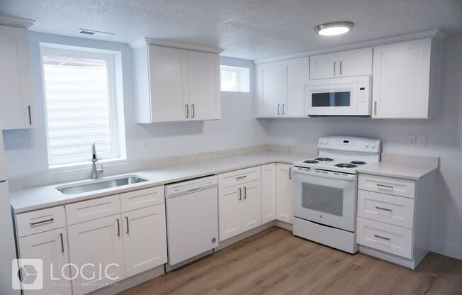 2 beds, 1 bath, 998 sqft, $1,350