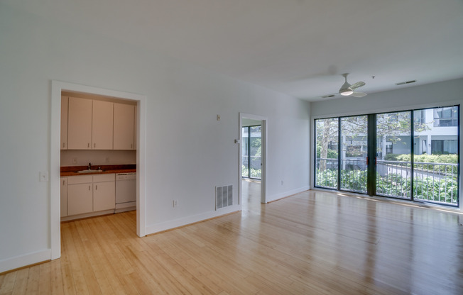 NEWLY RENOVATED APARTMENT !!