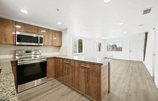 Newly Renovated 2 bed and 3 bath Townhome in Chateaubleau Villas in Doral