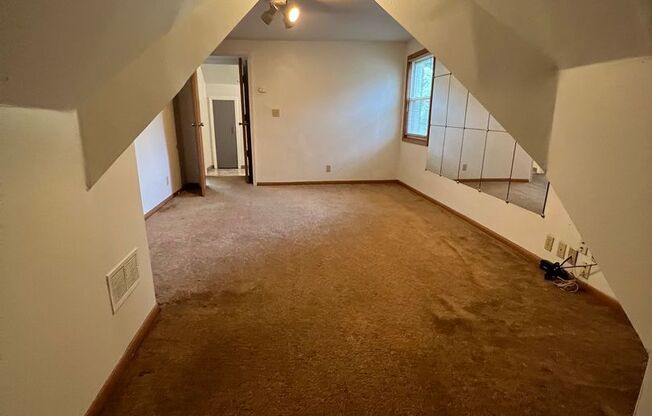 1 bed, 1 bath, $890, Unit Second Floor