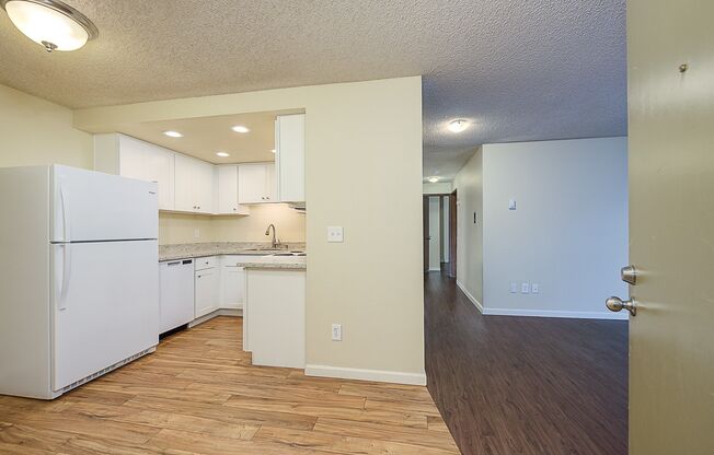 2 beds, 1 bath, 800 sqft, $2,250, Unit 107