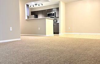 3 beds, 1 bath, 990 sqft, $1,425, Unit PT-1581-201