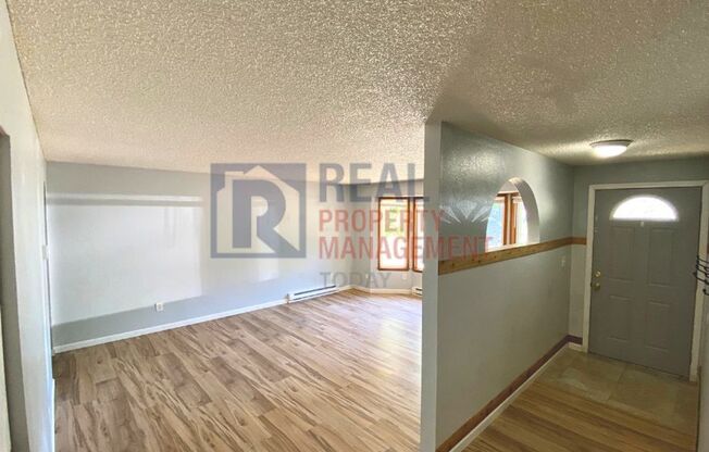 8220 8222 143 SAINT CT NW