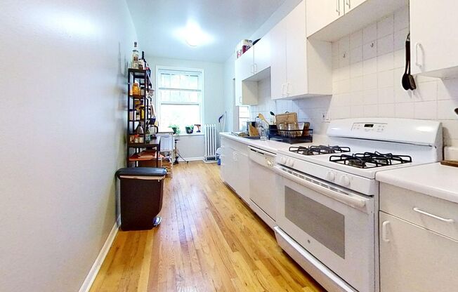 1 bed, 1 bath, 875 sqft, $2,350, Unit 1331 2B