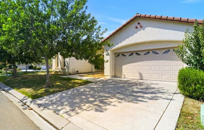 Trilogy 55+ Beautiful 3BD/3BA with pond view