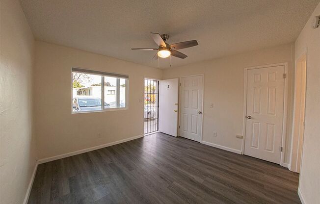 Pacific Beach - Downstairs Remodeled Studio with Assigned Parking- 1 Mile to the Beach