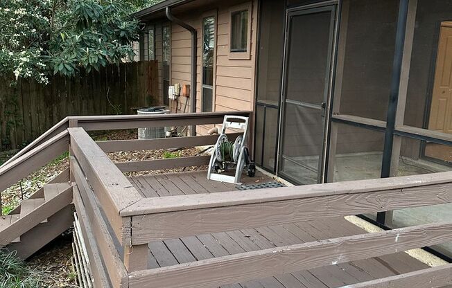 Great townhome in Brewster Estates!