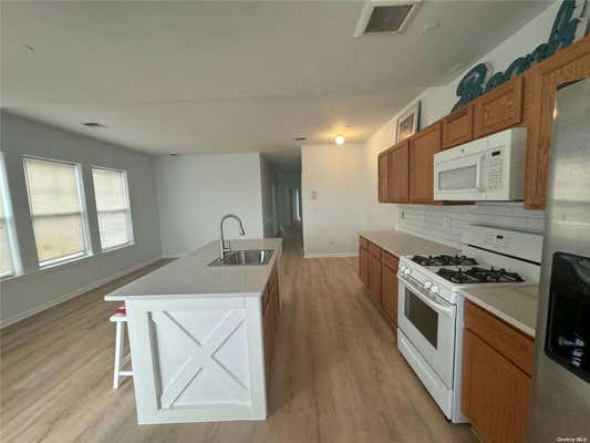 3 beds, 2 baths, $3,350, Unit 2