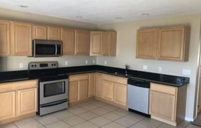 3 beds, 2.5 baths, 2,640 sqft, $1,795, Unit 526
