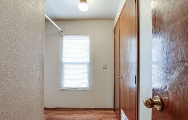 2 beds, 1 bath, $1,195