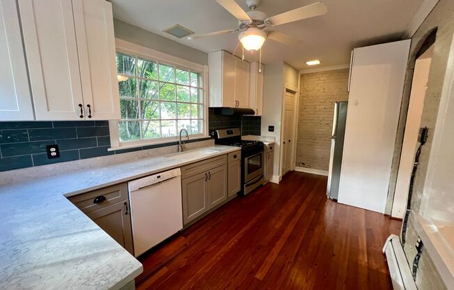 2 beds, 1 bath, $2,290