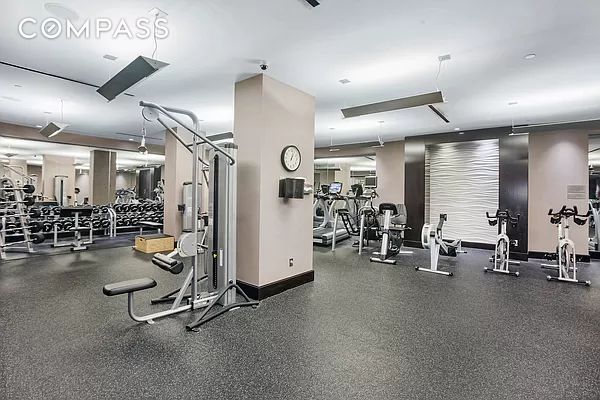 1 bed, 1 bath, 697 sqft, $4,750, Unit 9D