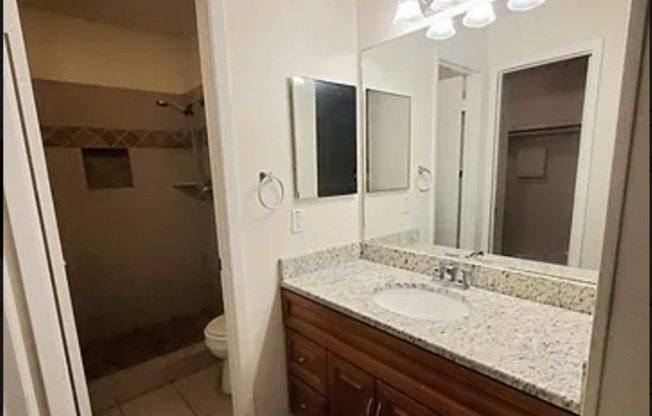 1 bed, 1 bath, $1,000, Unit Unit 1 Master