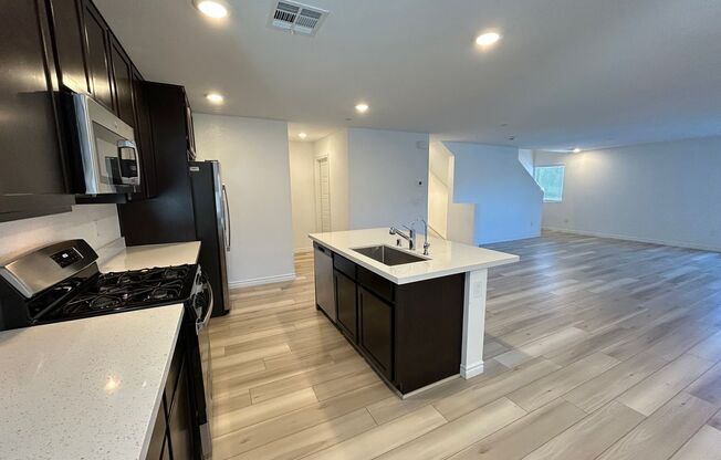 3-Story Townhome 4 Bedrooms 4 Bathrooms!