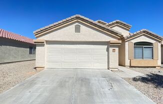 Charming 3 bedroom in Tolleson, new paint and flooring!!