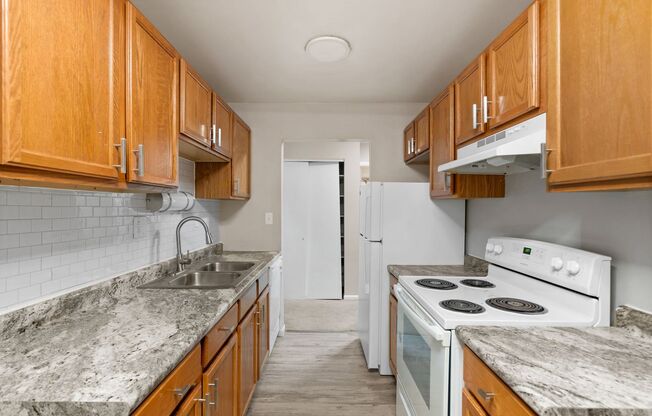 2 beds, 1 bath, $925, Unit 206