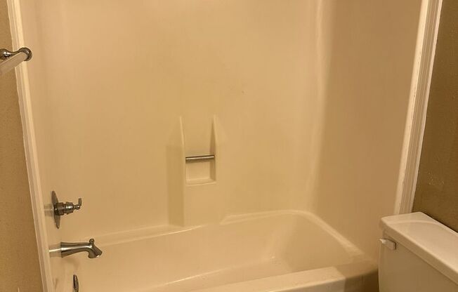 2 beds, 2 baths, $1,100, Unit # # 93 904 UO 93