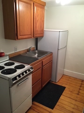 Studio, 1 bath, 350 sqft, $2,350, Unit 3