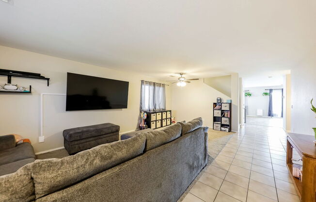 5945 N 73 DR