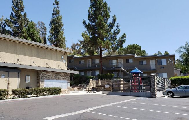 2 beds, 1 bath, 895 sqft, $2,595, Unit C02