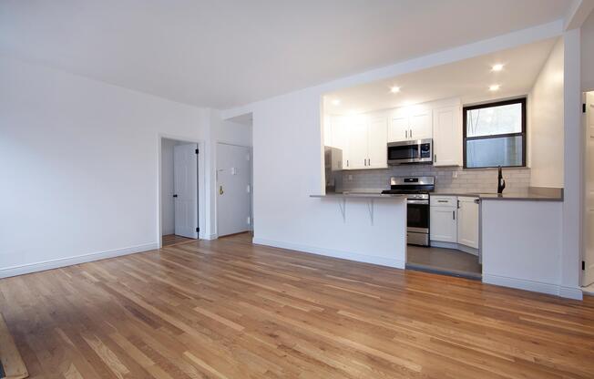 2 beds, 1.5 baths, $4,700, Unit 2E