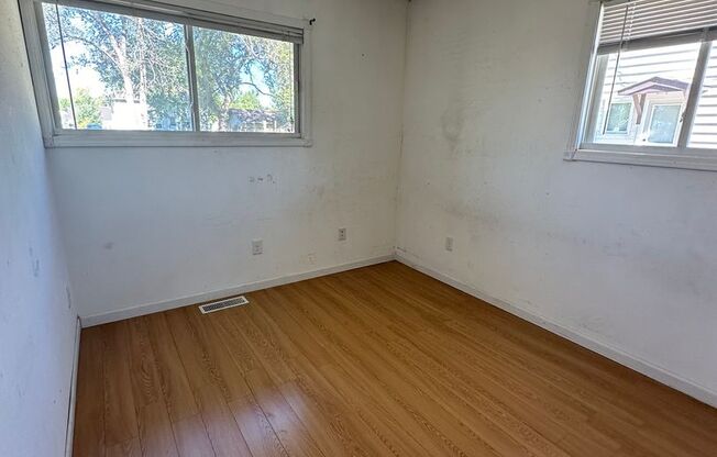 2 beds, 1 bath, $995, Unit 810