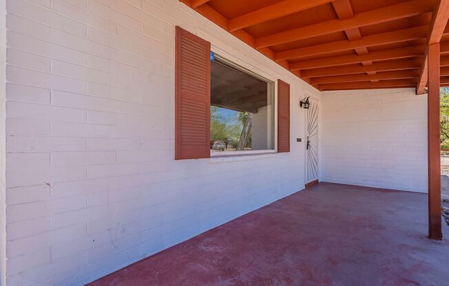 Desert Light & Outdoor Living – Tucson 2 Bed Gem Near U of A