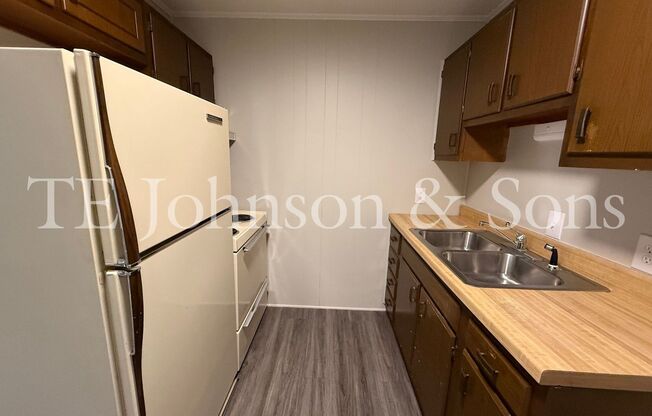 COMFORT, CONVENIENCE AND AFFORDABILITY! Just minutes from major hospitals and interstates, Hanes Mall, and Forsyth Tech.