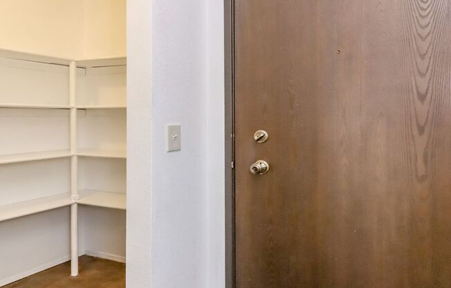 Bellevue Manor Condo, Great Location across from Microsoft