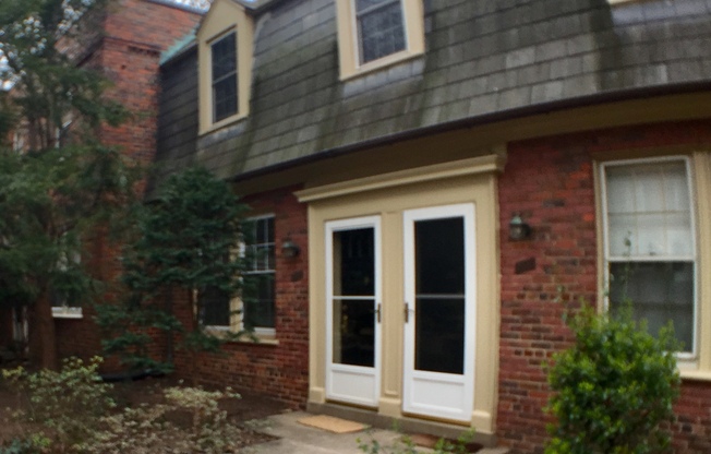 Updated 1BR/1BA 2-level TH in great location
