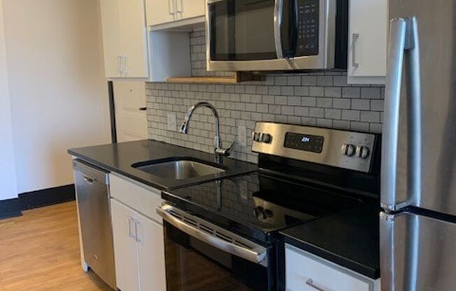 Studio, 1 bath, 354 sqft, $795, Unit Room 203