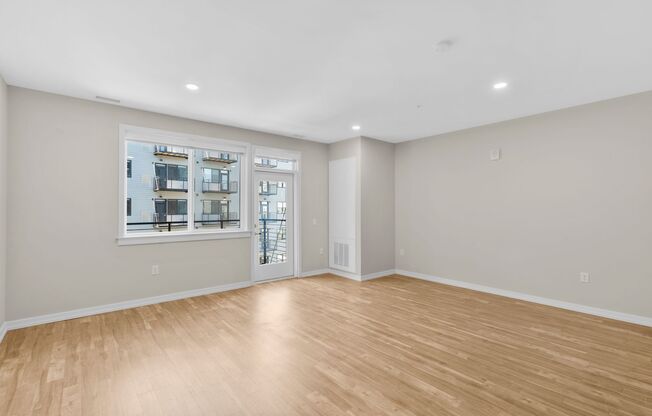 Studio, 1 bath, 548 sqft, $1,940, Unit 608