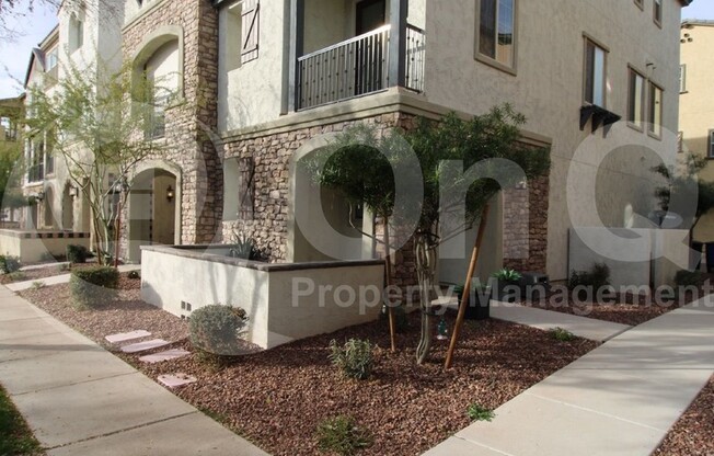 1731 E DOGWOOD LN