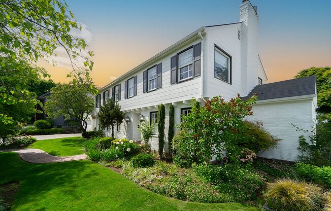 Stunning Luxurious Home with City Views!