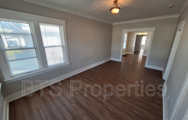 608 W LOUCKS AVE