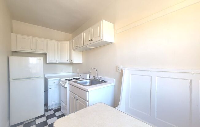 Studio, 1 bath, $895, Unit 39
