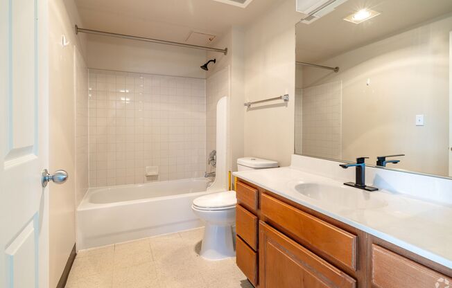 1 bed, 1 bath, 800 sqft, $2,038, Unit T910