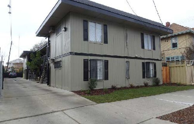 725 N San Joaquin Ave