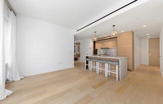 215 W 28 ST
