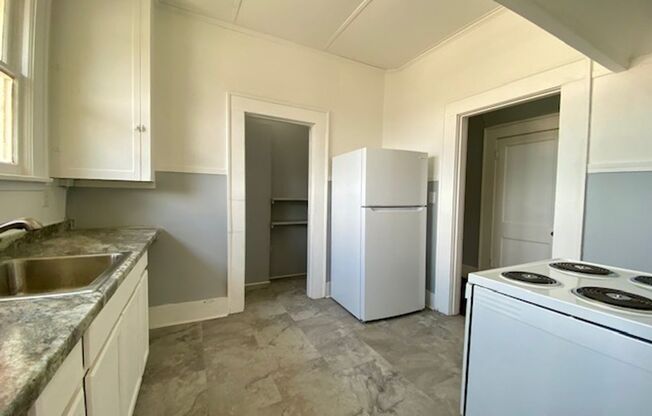 2 beds, 1 bath, $795